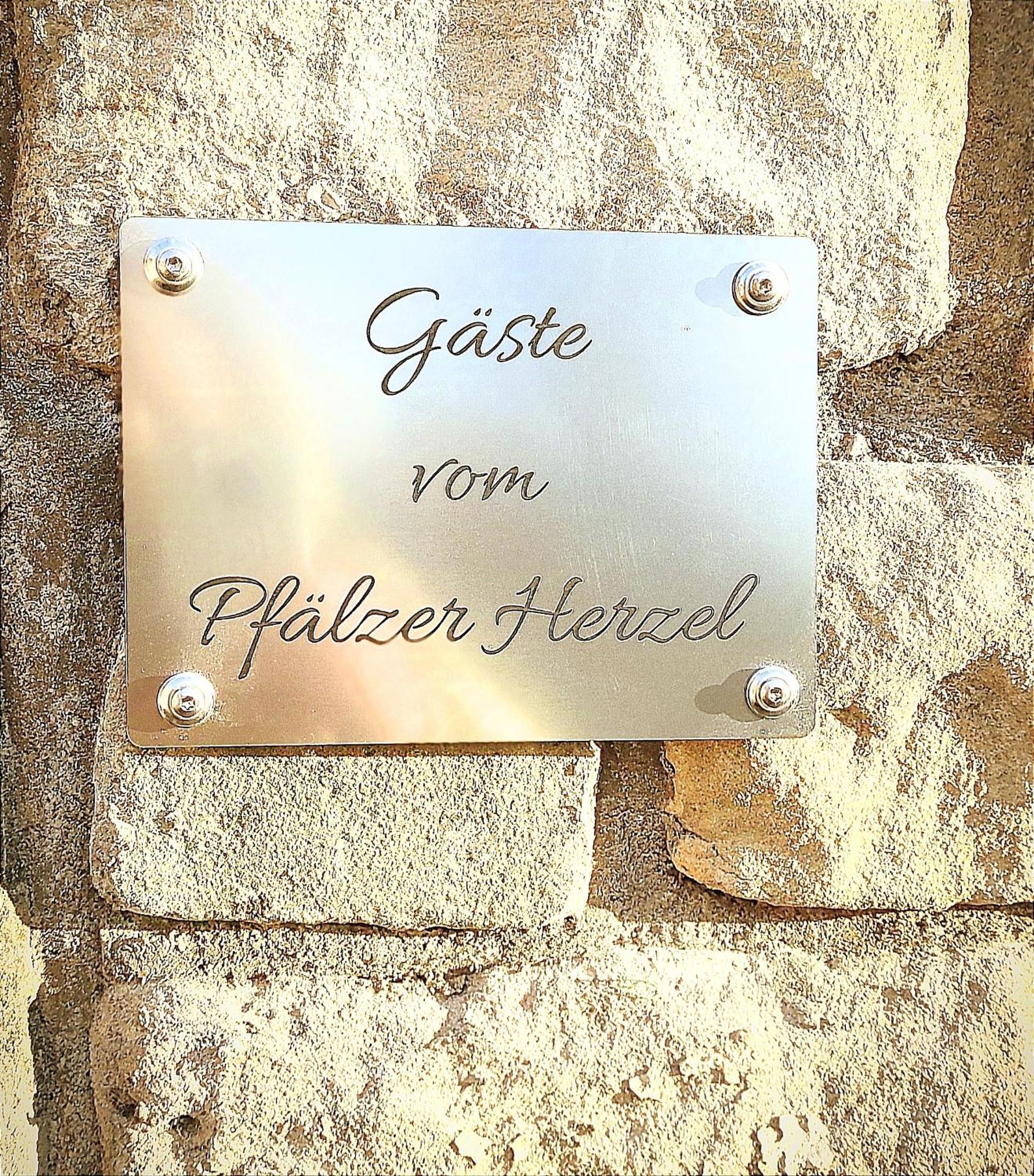 Pfälzer Herzel Neustadt an der Weinstraße Exterior foto